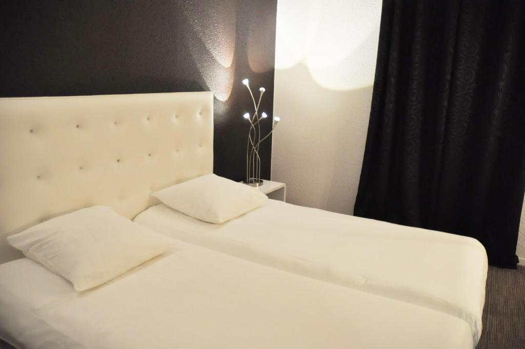 Enzo Hotels Diane - Logis 암네빌 객실 사진